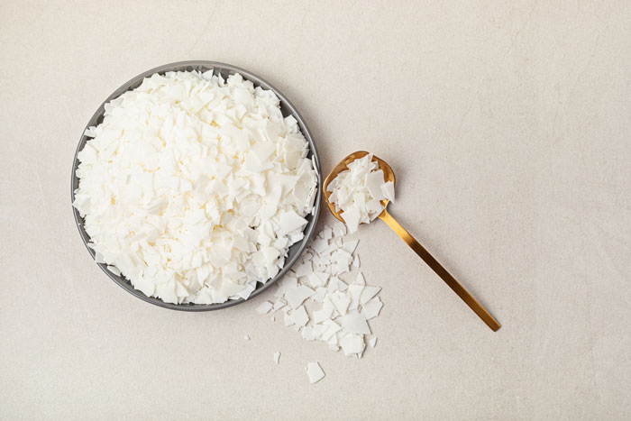 flatlay-with-organic-white-soy-wax-flakes-handmade-candles